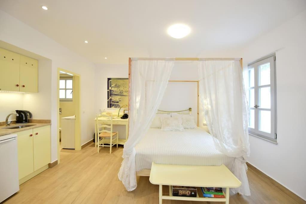 Sterna Apartment Гідра Екстер'єр фото